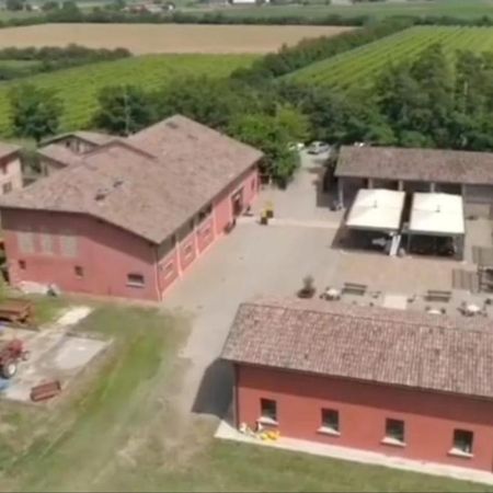 Agriturismo Corte Dei Landi Cade Екстериор снимка