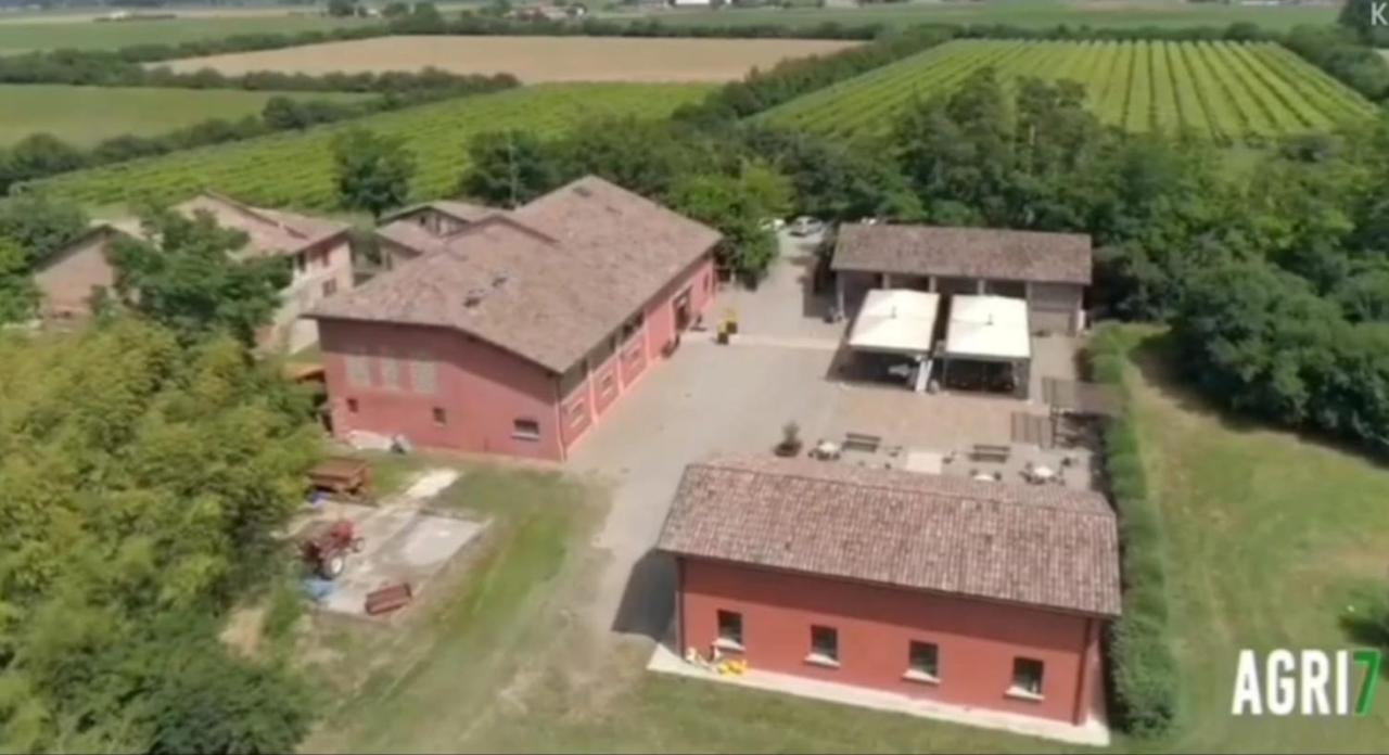 Agriturismo Corte Dei Landi Cade Екстериор снимка